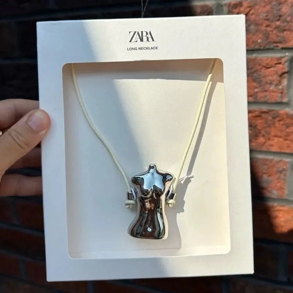 ZARA BUST CHARM NECKLACE - Picture 9 of 9